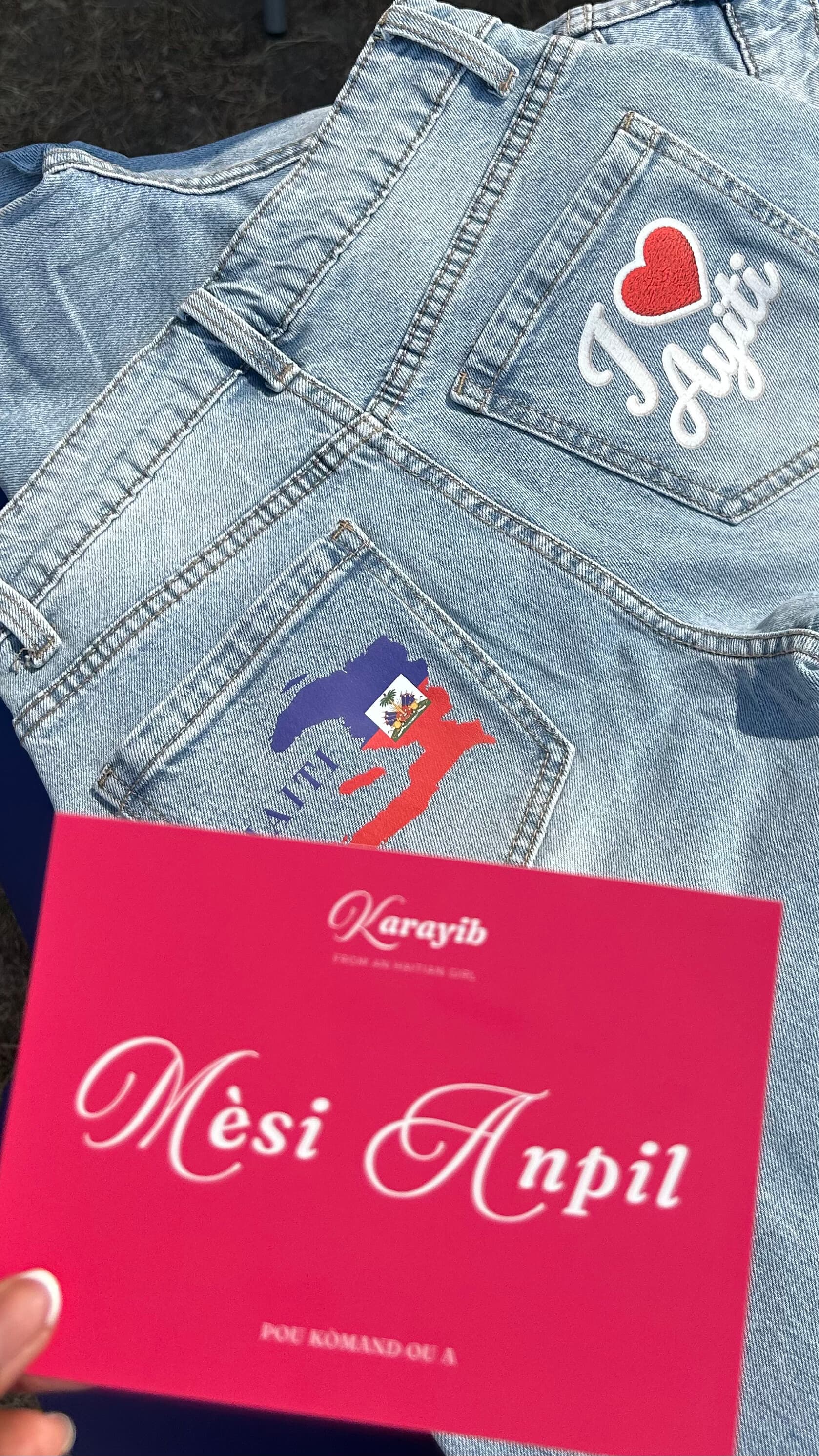 Jean personnalisé et carte de remerciement au Konpa Fest
